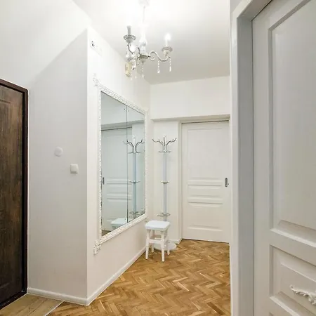 Stylish Apartment. Heart Of The Lägenhet